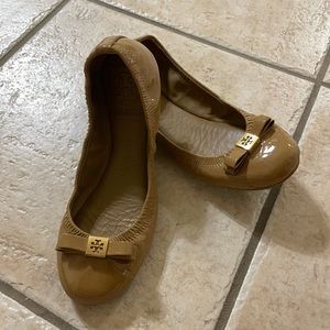 Tory Burch flat, size 5,nice color,used twice, looks like new, great condition
